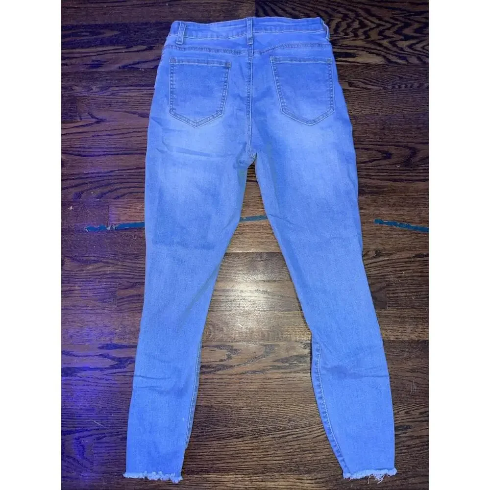 SHIEN Women’s Skinny Jeans‎ Size MEDIUM  Light Blue Denim With Knee Rips